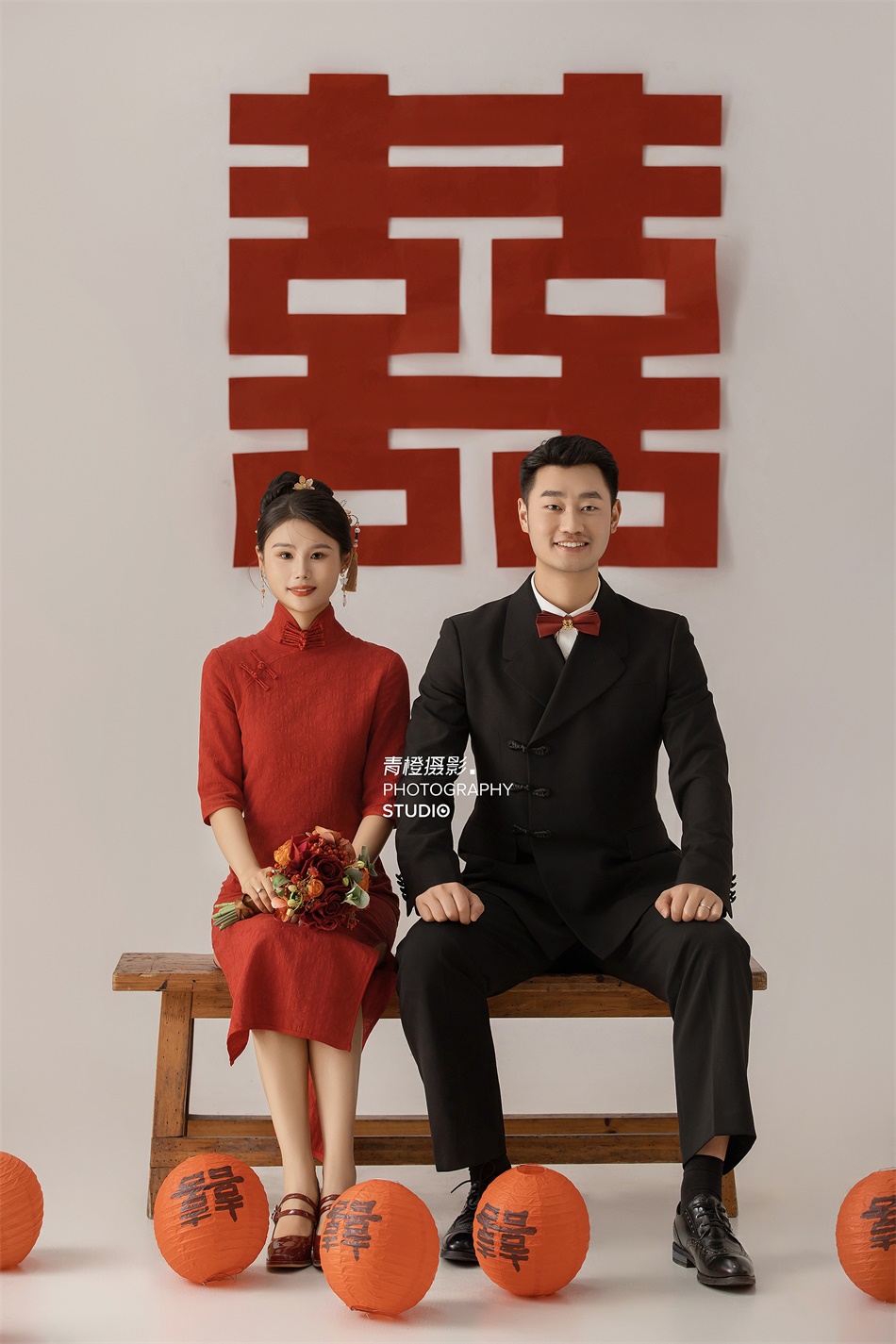 【内景】新中式喜嫁婚纱照，俏皮甜蜜的互动，满满都是喜嫁的幸福感