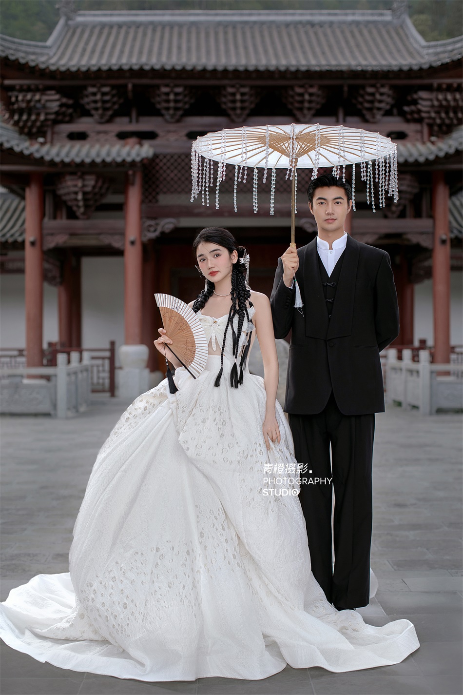 【外景】东方美学下的中式园林风婚纱照，感受国风浪漫