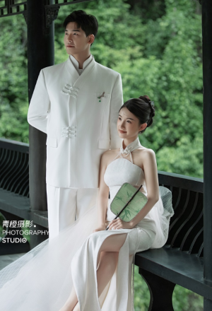 【外景】东方美学下的新中式婚纱照 