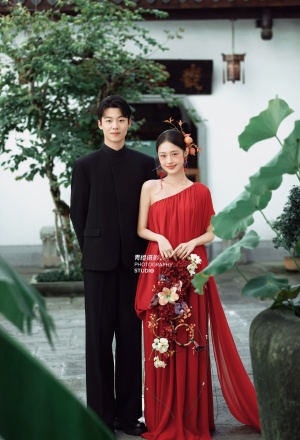 【外景】中式园林的一抹红，绝美新中式婚纱照