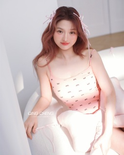 【内景】甜甜的蝴蝶结女孩，粉嫩嫩