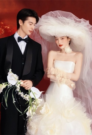 【内景】一眼爱上的复古红，红背景油画婚纱照，氛围感直接封神