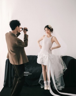 【内景】被幸福感包裹的现在，胶片氛围感婚纱照。