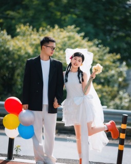 【外景】元气满满，俏皮可爱的婚纱照