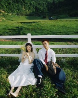 【外景】“爱是对荒诞的温柔反抗” 胶片感小清新婚纱照